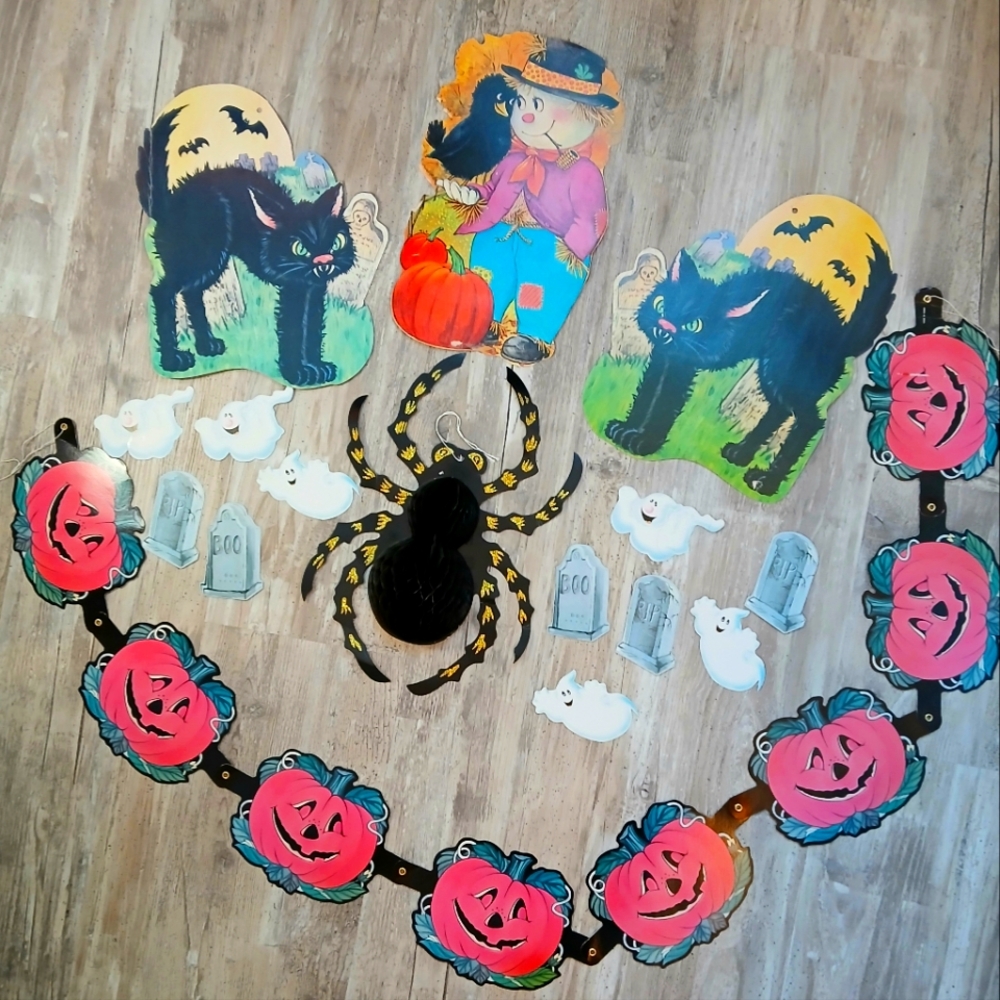 Vintage 1970s–80s Halloween Die-Cut Bundle: Pumpkin Garland, Black Cats, Ghosts